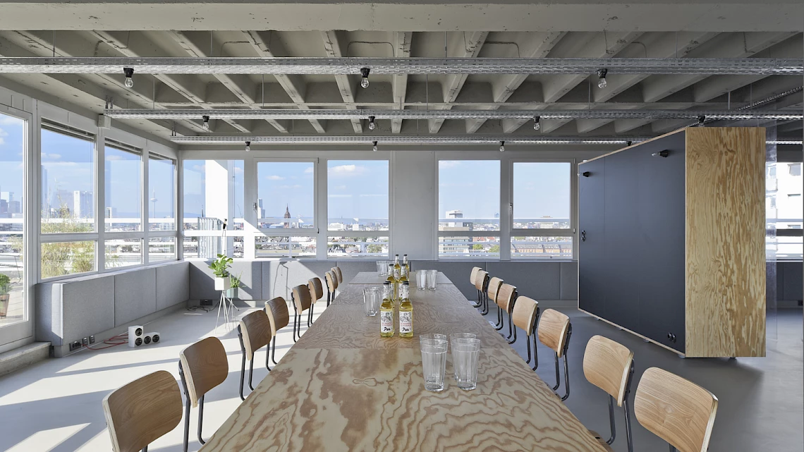 Big meeting room with view on the skyline - OutOfOffice Frankfurt Sachsenhausen