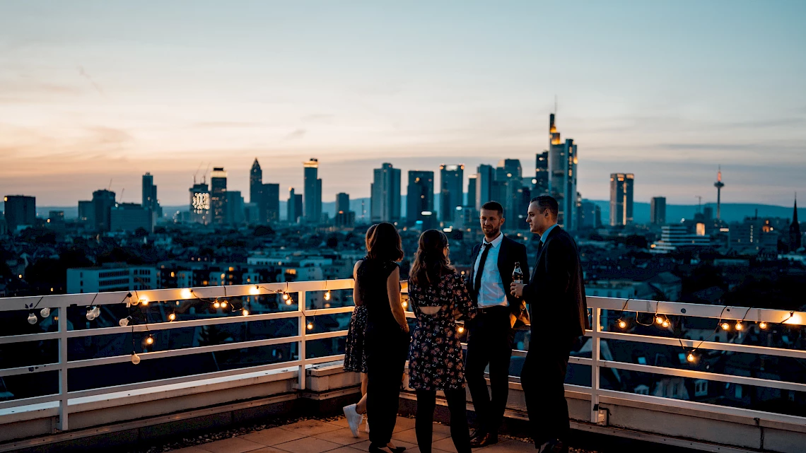 OutOfOffice Frankfurt Sachsenhausen: Gemütliches Afterwork auf der Dachterrasse