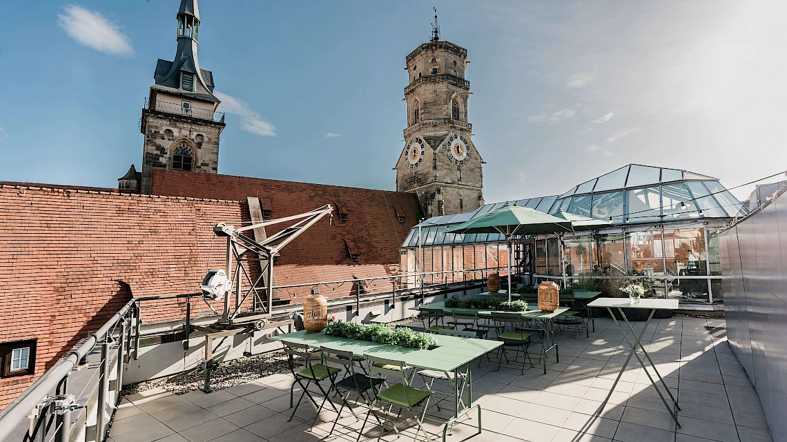 Stage Eventlocation: Dachterrasse mit Wintergarten