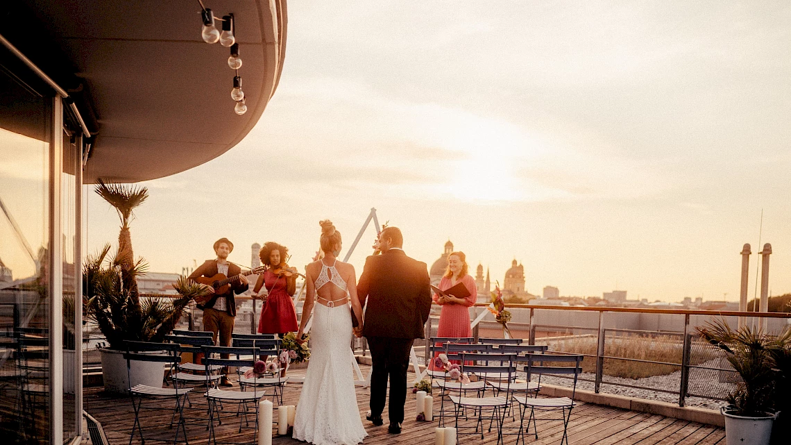 Hochzeitslocation München: Freie Trauung auf der Dachterrasse