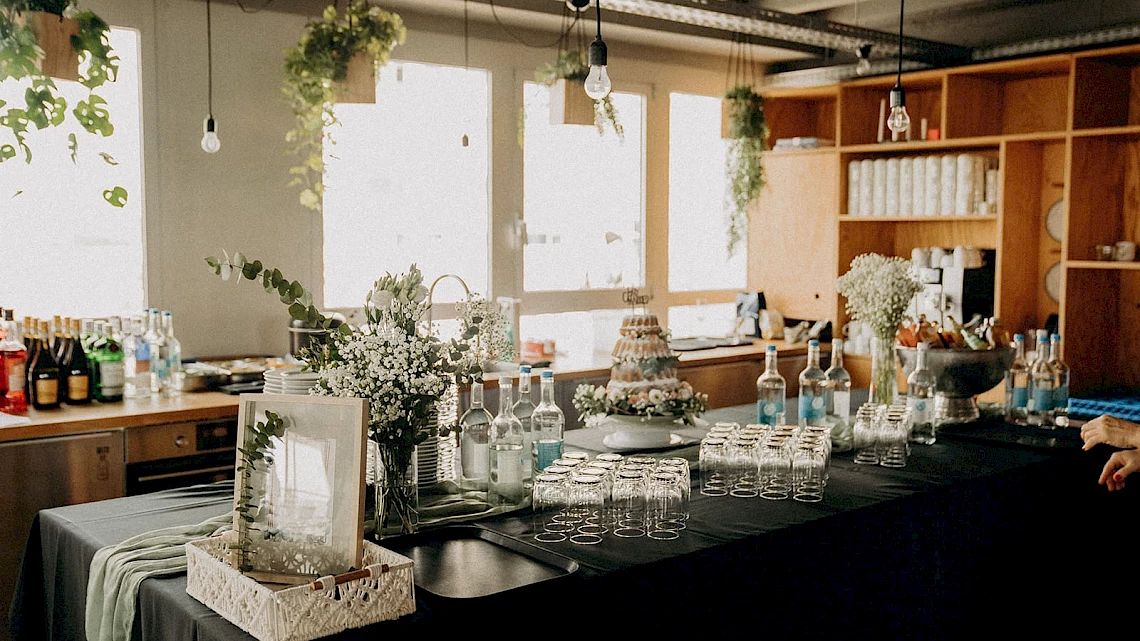 Champagne reception after the wedding ceremony at the wedding venue in Frankfurt