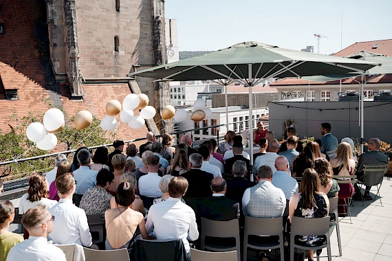 Outdoor wedding ceremony on the roof terrace of the wedding venue in Stuttgart