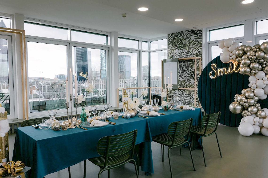 Weihnachtsfeier Location: OutOfOffice Westend