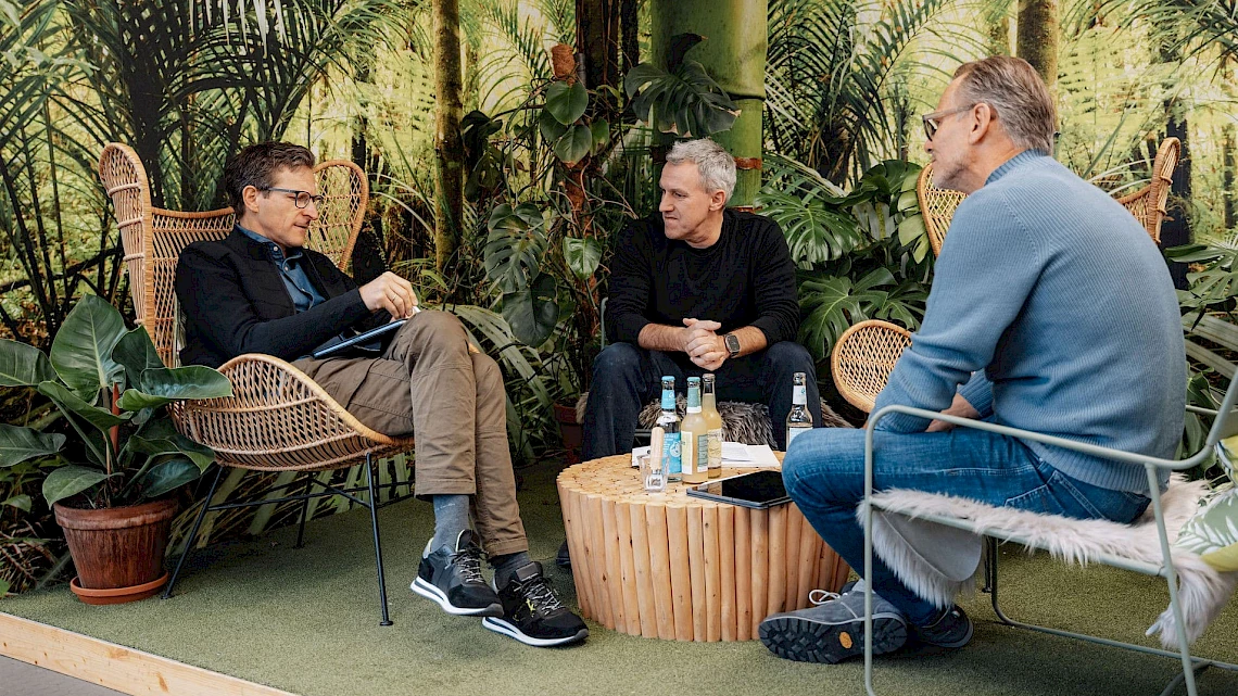 Eventlocation Stuttgart: Lounge-Ecke im Duschungel-Style