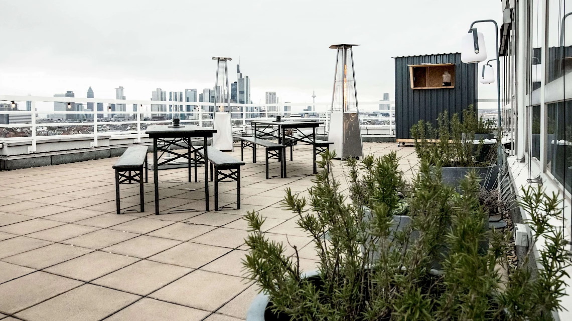 Weihnachts-Vibes auf unserer Dachterrasse im OutOfOffice Sachsenhausen