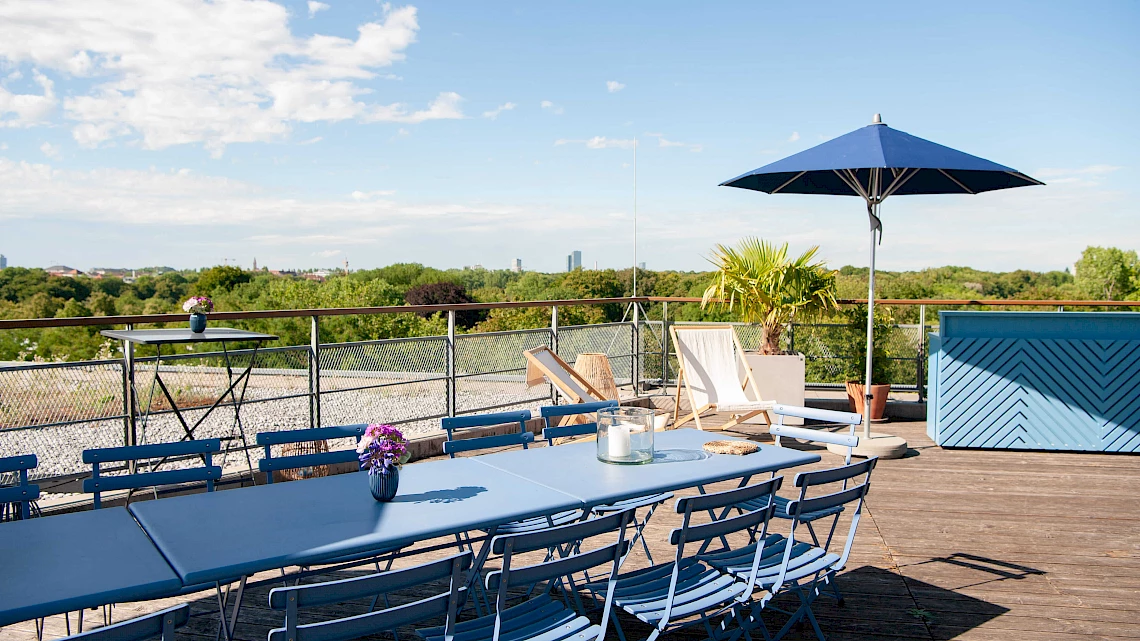 Summer party location Munich directly at the English Garden