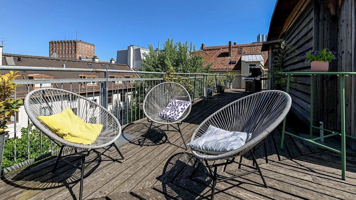 Summer party location Munich equipped with barbecue on the roof terrace