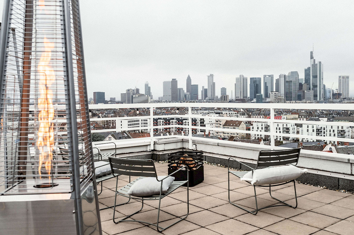 Warming radiant heaters on the roof terrace of OutOfOffice Frankfurt Sachsenhausen