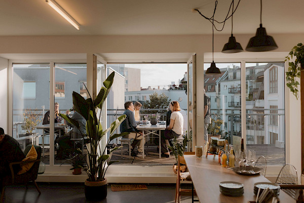 Networking auf der Dachterrasse des OutOfOffice Glockenbachviertels