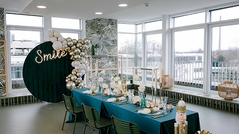 Festively laid table in our Christmas party location in Frankfurt's Westend