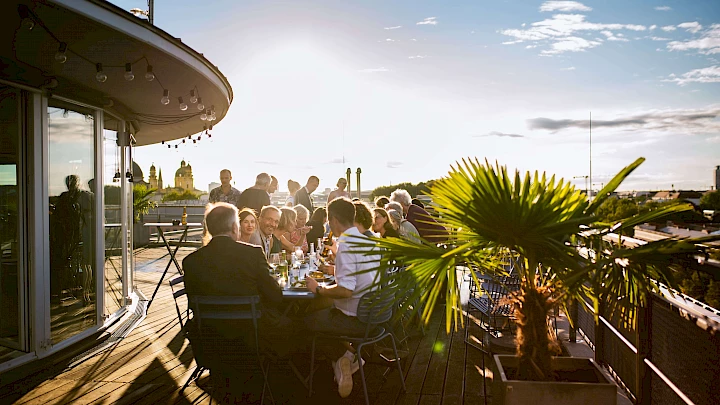 Hochzeitslocation München: Anschließende Feier auf der Dachterrasse