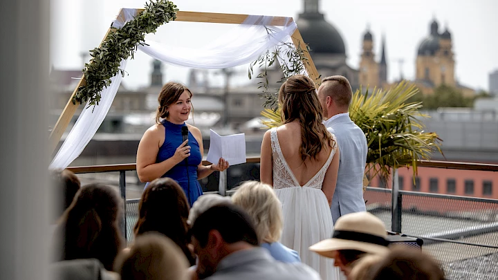 Heiraten in München unter freiem Himmel mit Blick auf die Frauenkirche