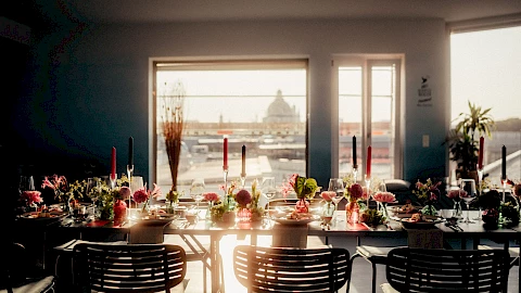 Traumhafter Blick auf die Frauenkirche von der Hochzeitslocation München