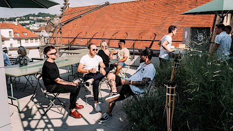 Geburtstag feiern Stuttgart: Auf der OutOfOffice Dachterrasse mit Blick auf den Schillerplatz