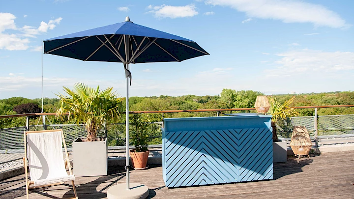 Open-Air-Bar auf unserer Dachterrasse im OutOfOffice München Eisbach