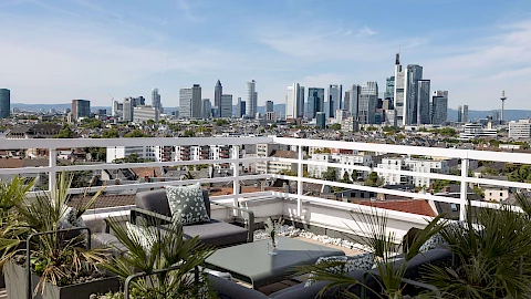 Summer party location in Frankfurt with a spectacular view of the skyline