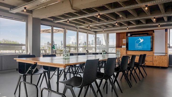 Eventlocation Frankfurt Sachsenhausen mit Blick auf die Skyline