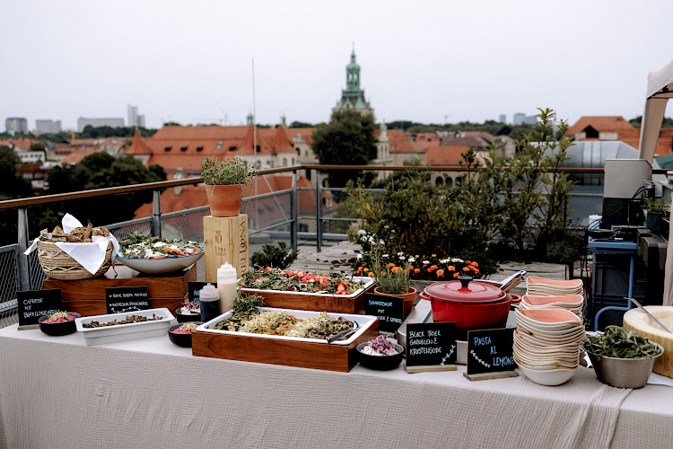 M&uuml;nchner Dachterrasse mit Grill und hauseigenem Pizzaofen