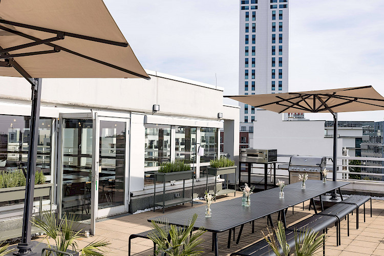 Dachterrasse Frankfurt Sachsenhausen mit hauseigenem Grill und Pizzaofen