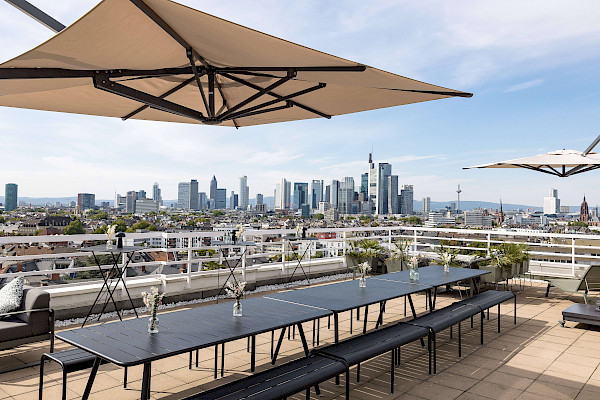 Birthday venue in Frankfurt with a rooftop terrace and a view of the skyline