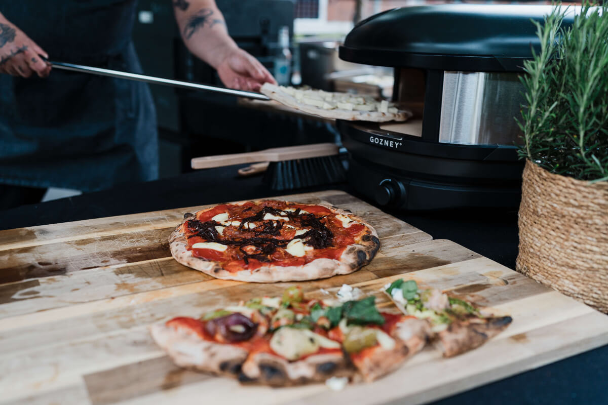 Freshly prepared pizza and pinsa at a corporate event